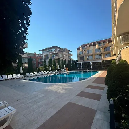 Marin Pearl Апартамент